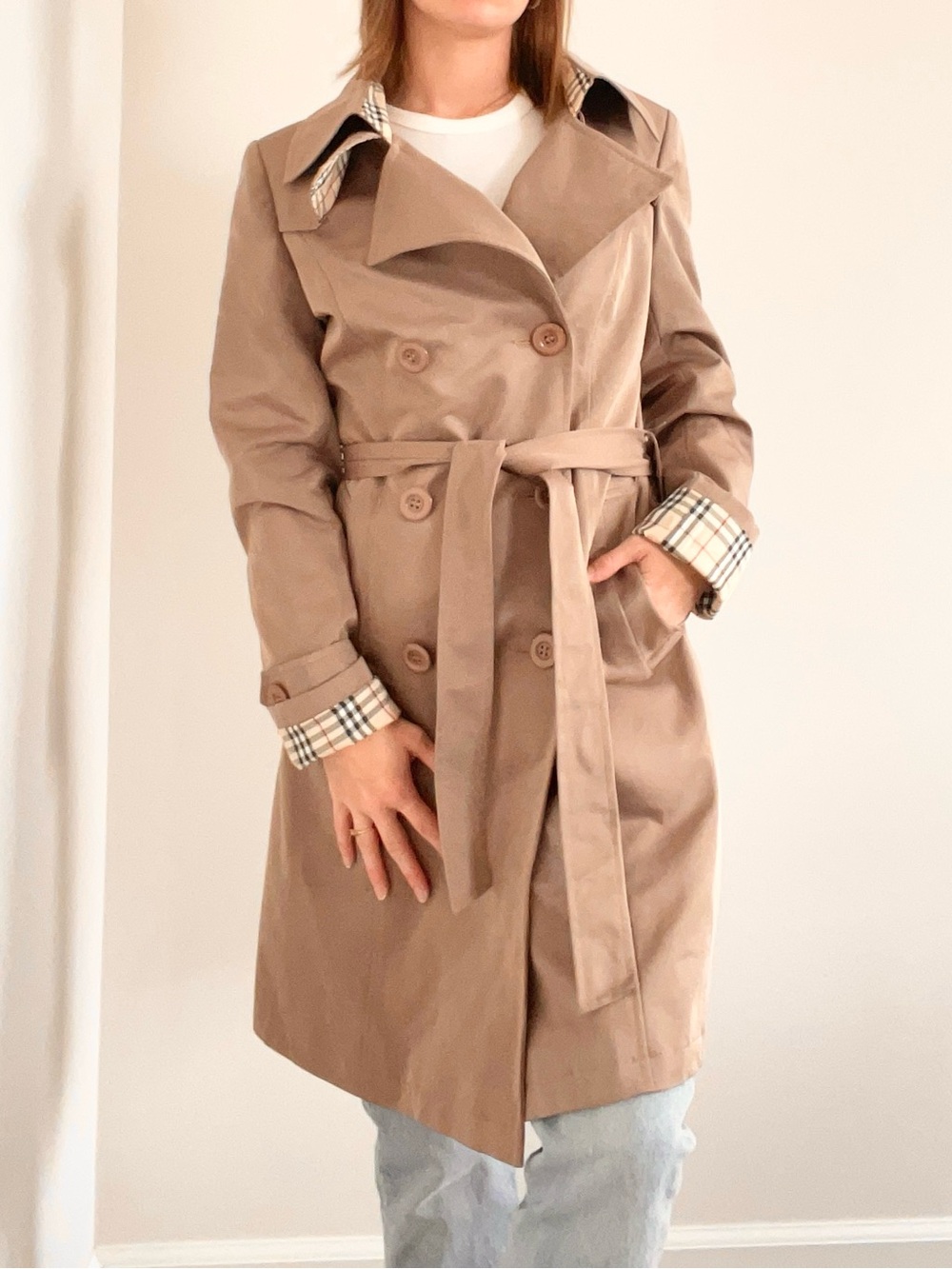 Classic Tan Trench Coat - Women - Picture 4 of 5
